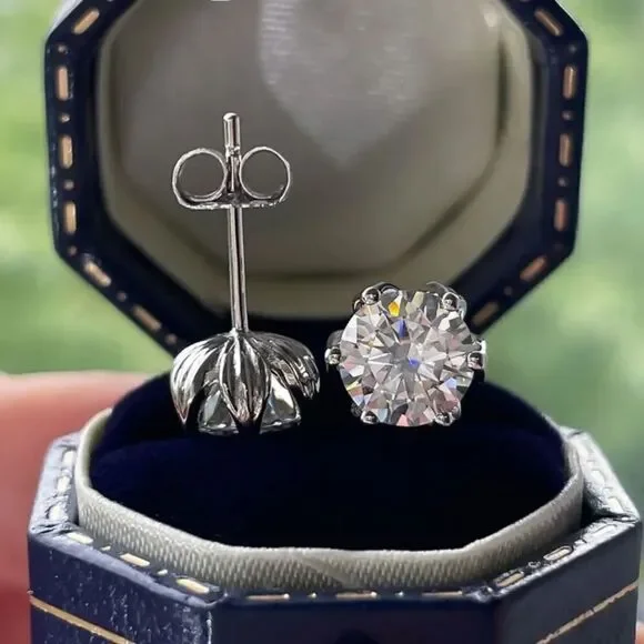 Certified 2ct VVS1 Moissanite Luxury Stud Earrings UNISEX - Picture 3 of 10